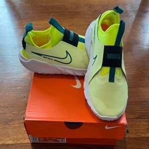NWT Nike Flex Runner Sneakers in Volt and Teal Accent